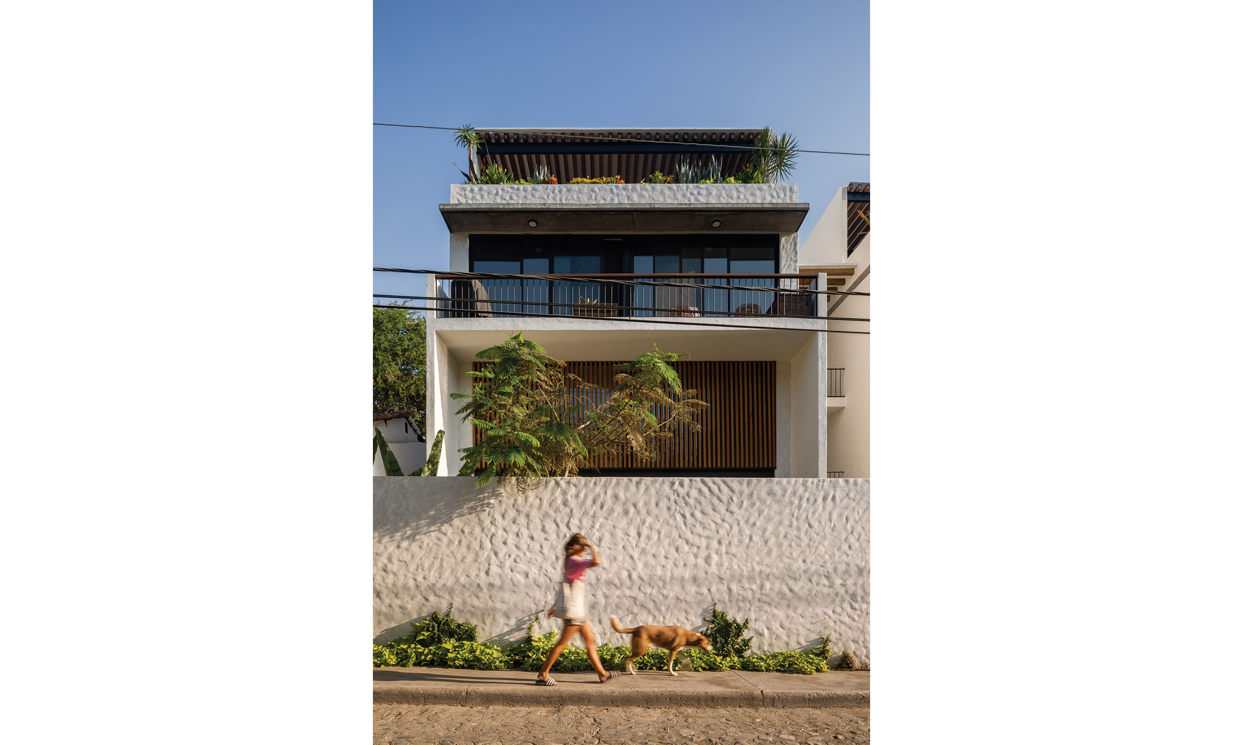 main_office_casa_galería_rafaél_gamo_1065_front_view
