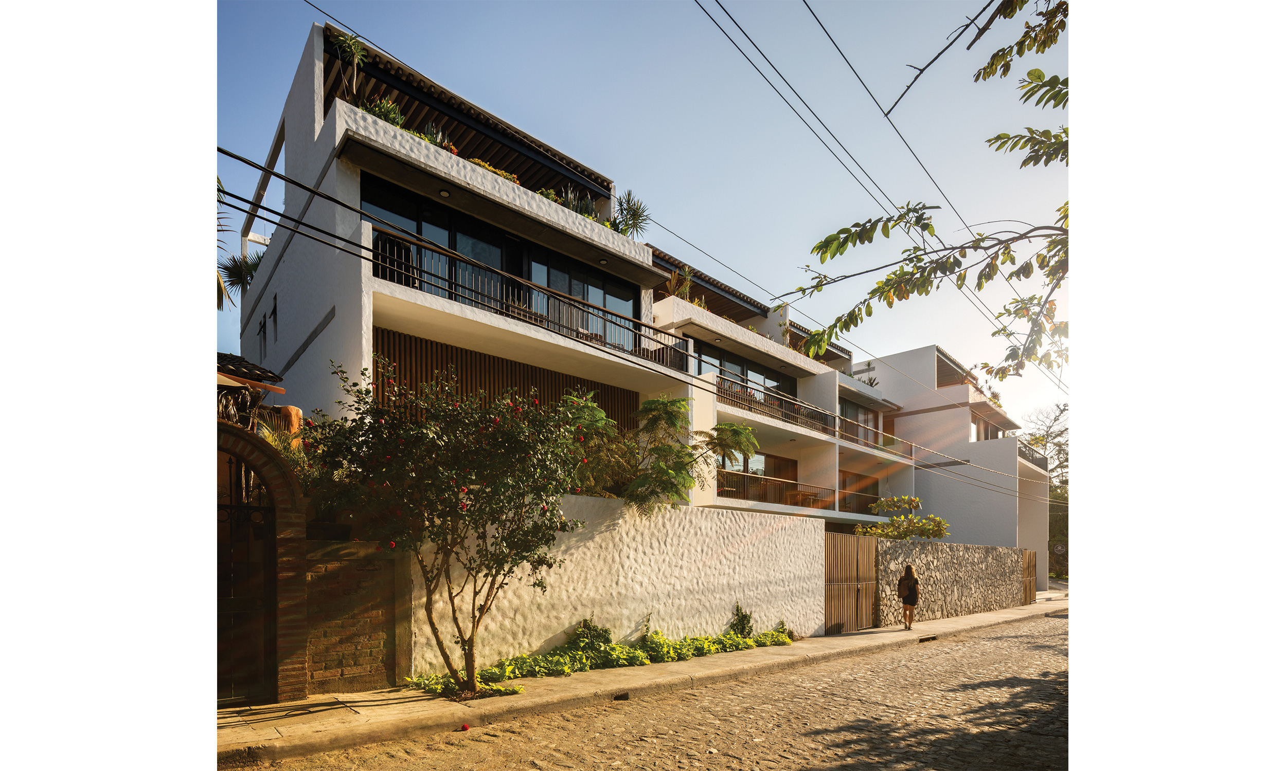 main_office_casa_galería_rafaél_gamo_1095_west_view