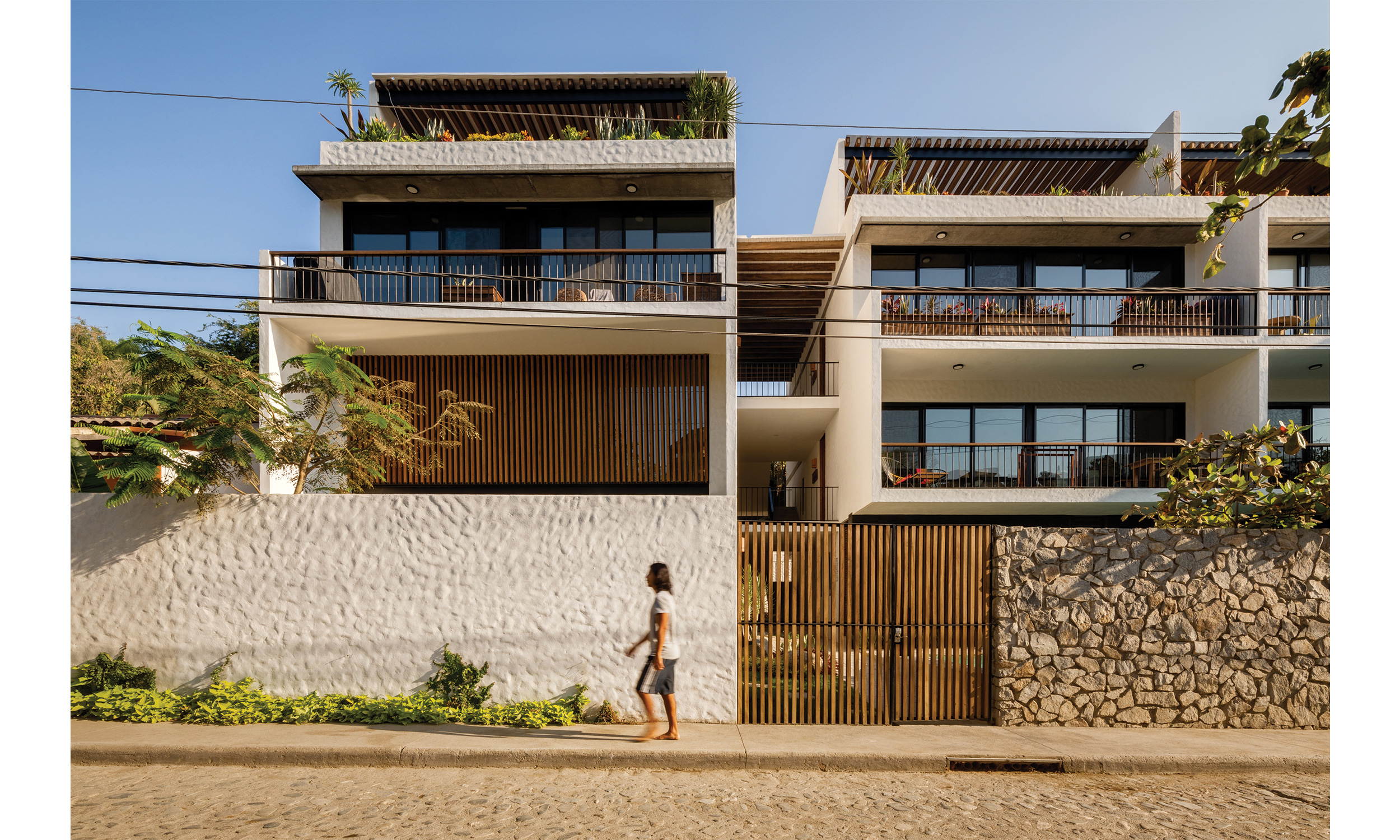 main_office_casa_galería_rafaél_gamo_1155_front_view
