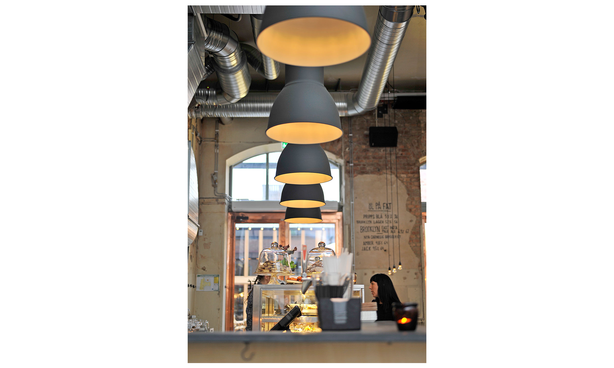 main_office_kafe_magasinet_dsc0899_big_lamps