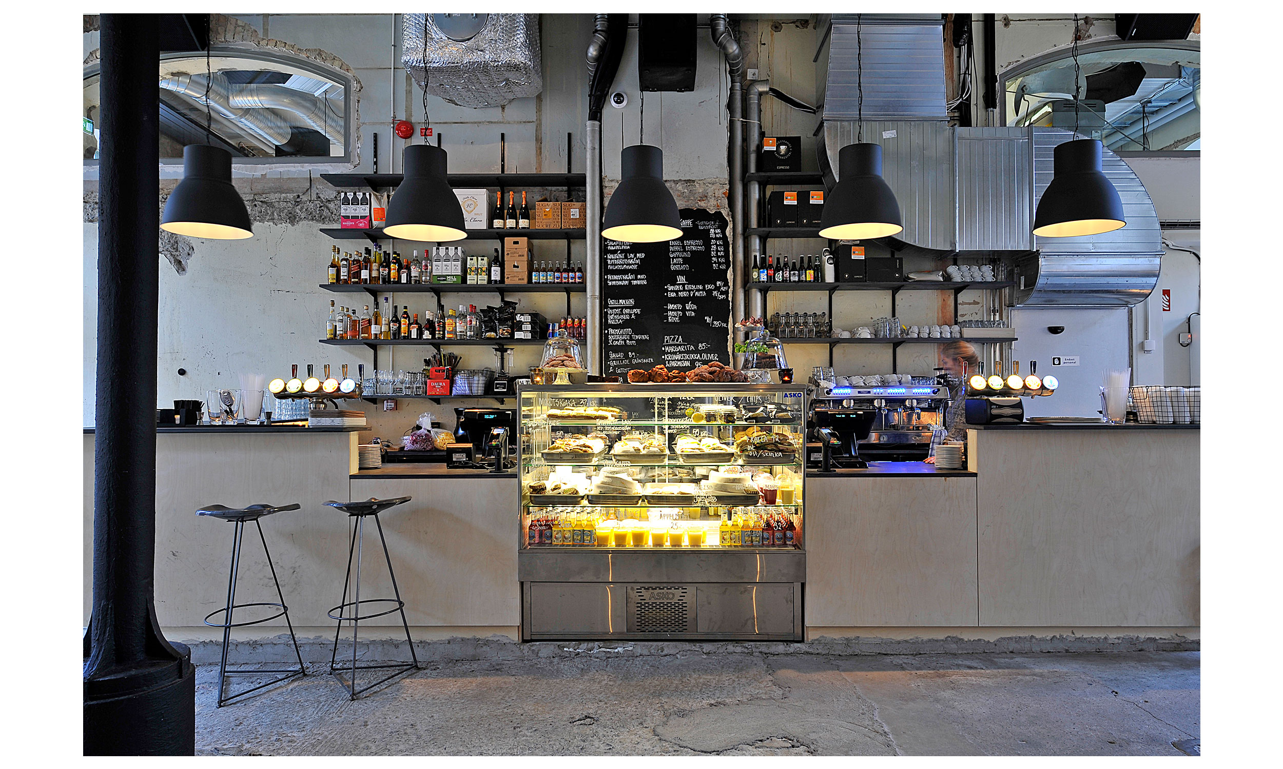 main_office_kafe_magasinet_dsc0907_bar_front