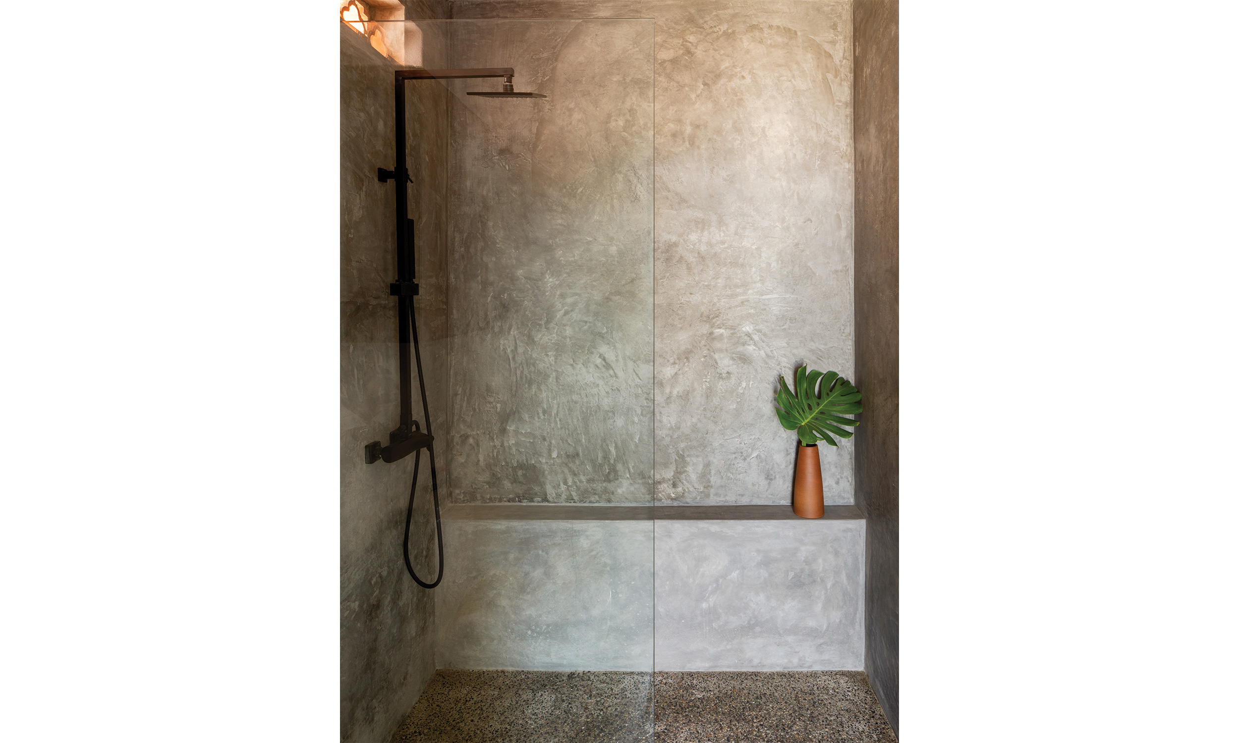 main_office_linda_theresia_rafaél_gamo_511_shower