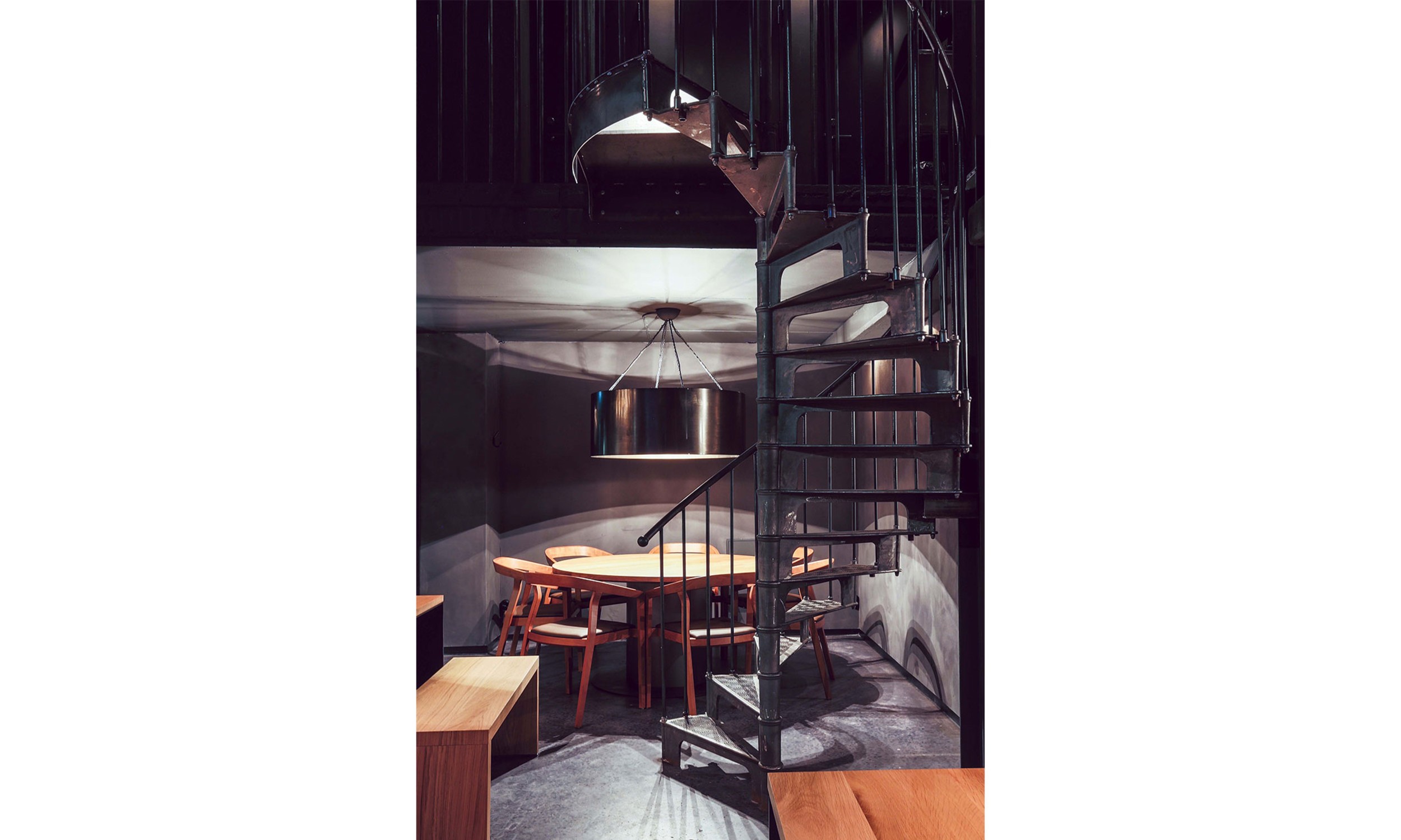 main_office_made_in_china_2942_round_table