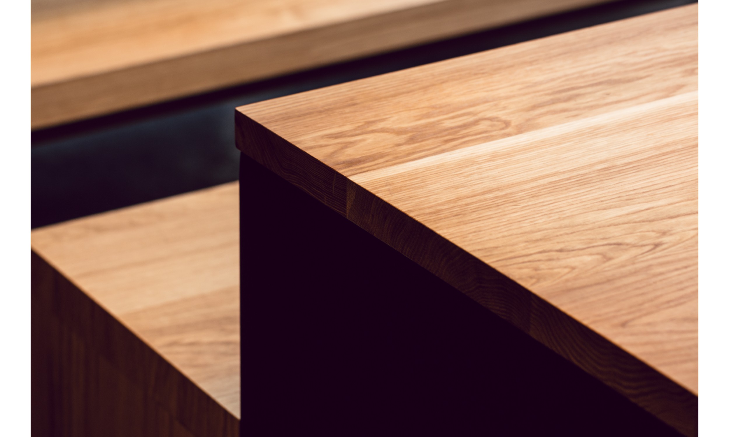main_office_made_in_china_2966_table_detail