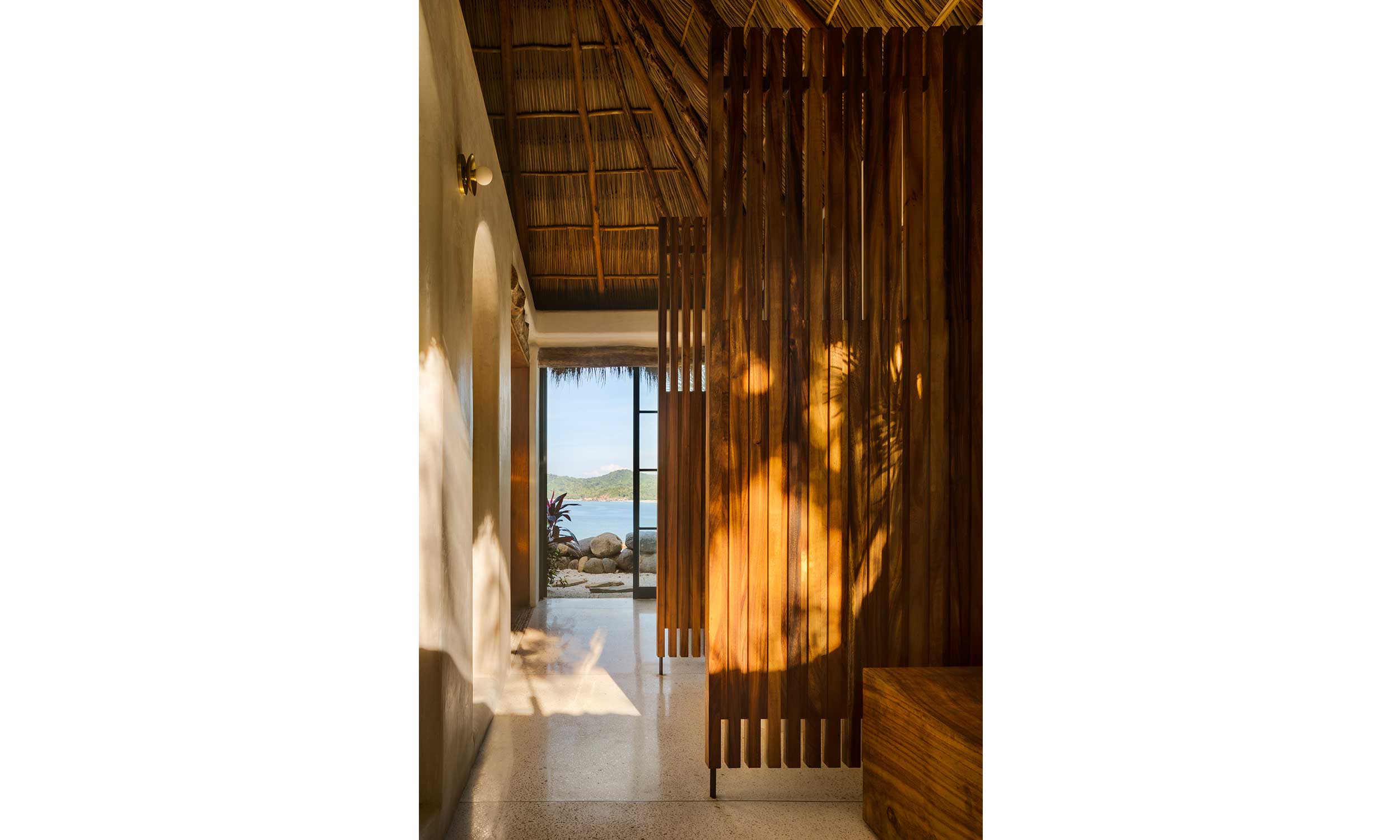 main_office_villa_pelicanos_interior_03