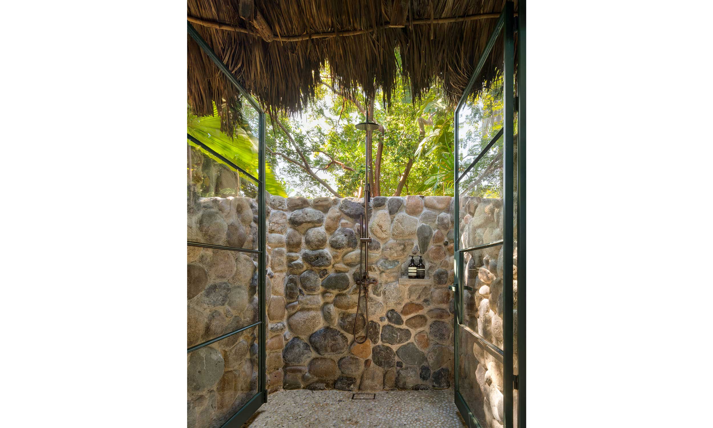 main_office_villa_pelicanos_interior_04