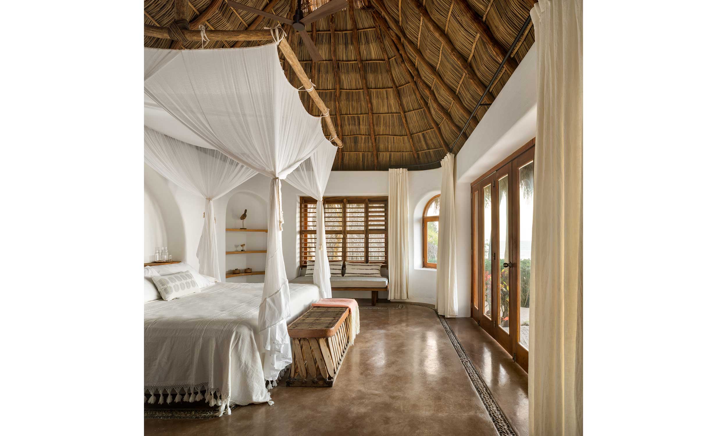 main_office_villa_pelicanos_interior_05
